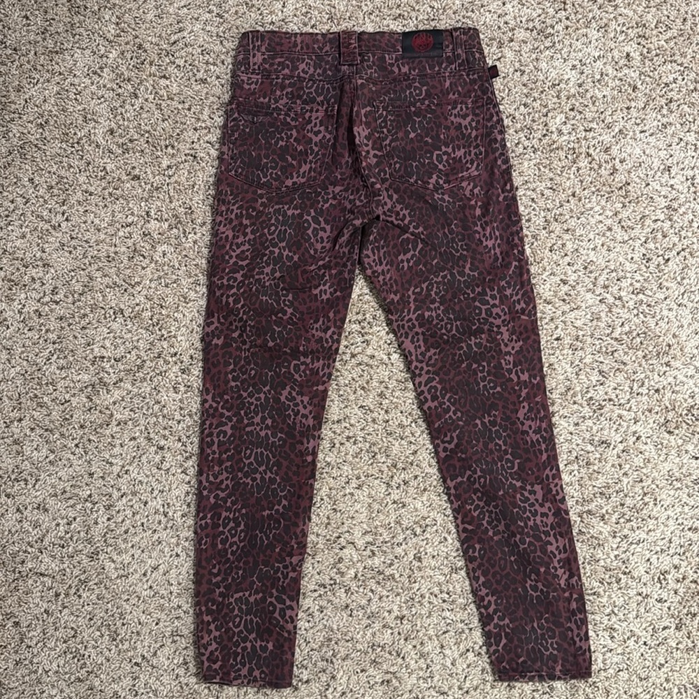 Rock & Republic purple leopard jeans with zipper pockets waist measures 14.5” - Picture 4 of 6